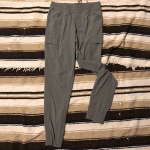 NORTH FACE jogger size 4